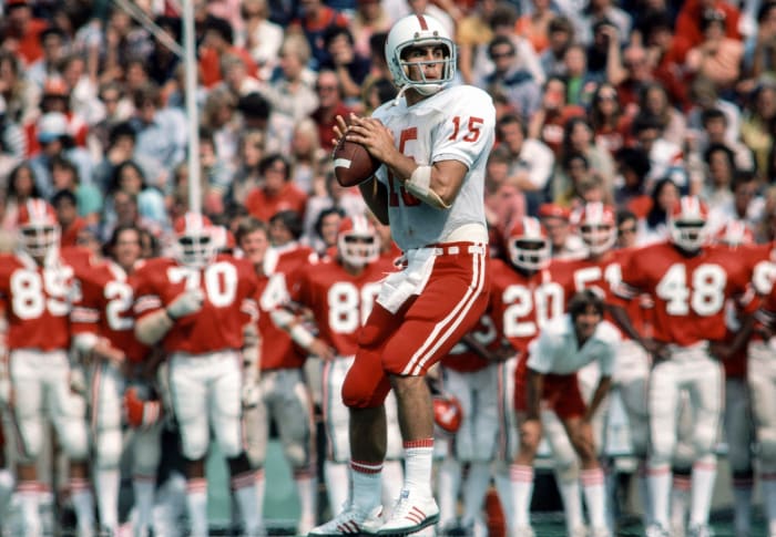 Vince Ferragamo passing against Indiana